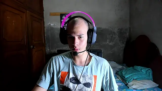 Snapshot of bruce_kane21 chatting on 09/11/25, 06:52 bruce kane21 online show from 09/11/25, 06:52