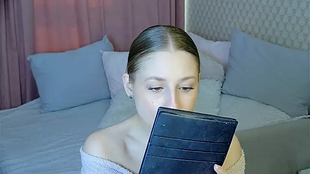 BritneyCruze online show from 02/17/25, 09:03