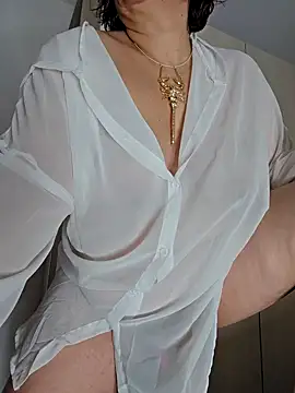 Snapshot of EvaNights chatting on 12/22/24, 09:09 EvaNights online show from 12/22/24, 09:09