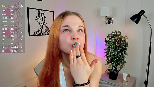 Snapshot of OdetteHarwick chatting on 03/18/25, 09:32 OdetteHarwick online show from 03/18/25, 09:32