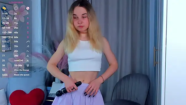 Snapshot of OdetteHarwick chatting on 10/23/25, 08:02 OdetteHarwick online show from 10/23/25, 08:02