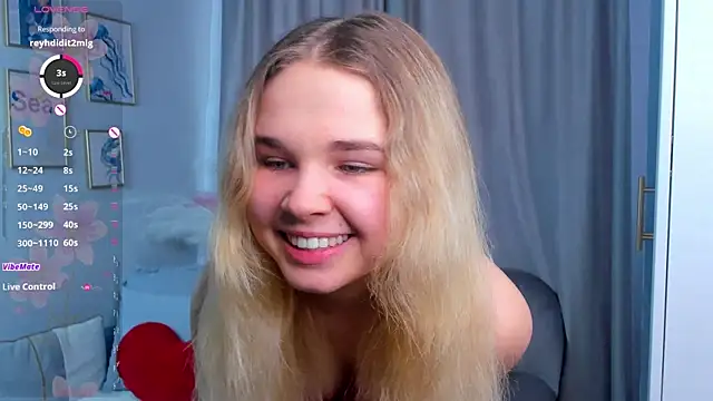 Snapshot of OdetteHarwick chatting on 10/24/25, 07:38 OdetteHarwick online show from 10/24/25, 07:38