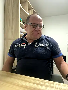 Snapshot of coupleLatinaLovers chatting on 12/22/25, 07:05 coupleLatinaLovers online show from 12/22/25, 07:05