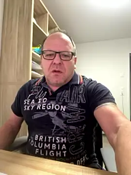 Snapshot of coupleLatinaLovers chatting on 01/09/26, 06:16 coupleLatinaLovers online show from 01/09/26, 06:16