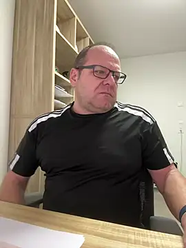 Snapshot of coupleLatinaLovers chatting on 02/03/26, 06:22 coupleLatinaLovers online show from 02/03/26, 06:22