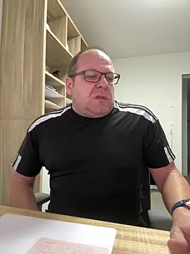 Snapshot of coupleLatinaLovers chatting on 02/03/26, 06:40 coupleLatinaLovers online show from 02/03/26, 06:40