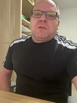 Snapshot of coupleLatinaLovers chatting on 02/10/26, 06:06 coupleLatinaLovers online show from 02/10/26, 06:06