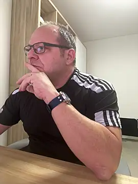 Snapshot of coupleLatinaLovers chatting on 02/25/26, 07:29 coupleLatinaLovers online show from 02/25/26, 07:29