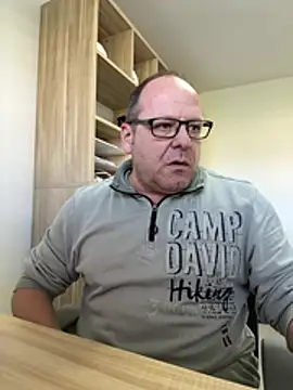 Snapshot of coupleLatinaLovers chatting on 02/27/26, 10:48 coupleLatinaLovers online show from 02/27/26, 10:48