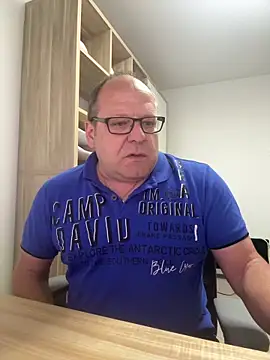 coupleLatinaLovers online show from 04/16/26, 05:08