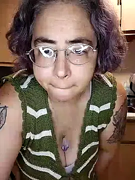 Snapshot of GraceHenderson chatting on 12/28/24, 01:18 GraceHenderson online show from 12/28/24, 01:18