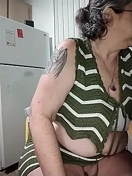 Snapshot of GraceHenderson chatting on 02/26/25, 07:05 GraceHenderson online show from 02/26/25, 07:05