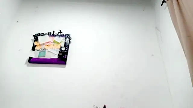 PetiteIvoryQueen19 online show from 12/22/25, 03:03