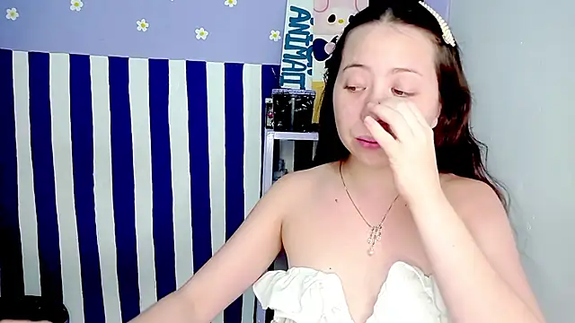 PetiteIvoryQueen19 online show from 04/11/26, 04:50