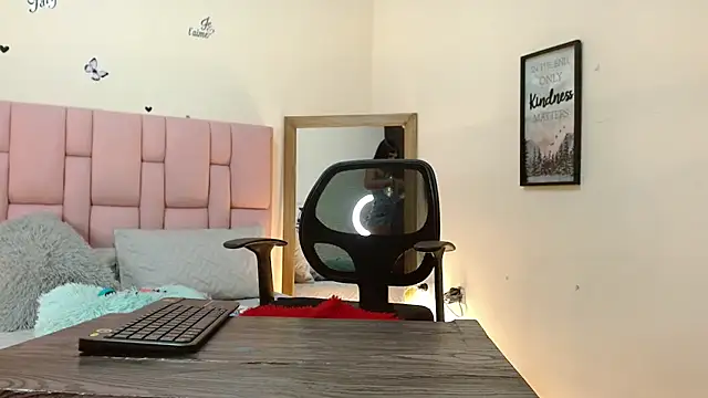 Snapshot of isabela_ferrer_ chatting on 09/12/25, 01:33 isabela ferrer online show from 09/12/25, 01:33