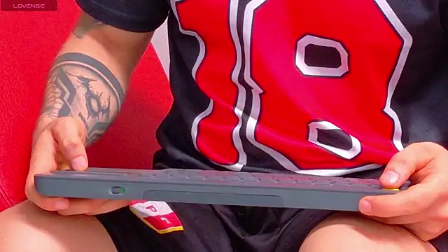 Sexy Alejandro  online show from 04/06/26, 05:47