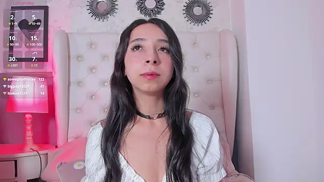 Snapshot of melanie_hills chatting on 01/31/25, 05:42 melanie hills online show from 01/31/25, 05:42