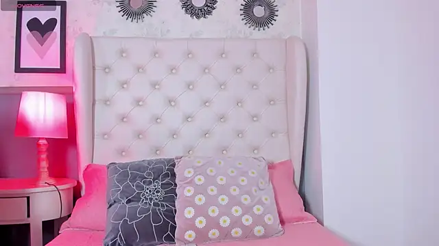 Snapshot of melanie_hills chatting on 02/04/25, 11:38 melanie hills online show from 02/04/25, 11:38