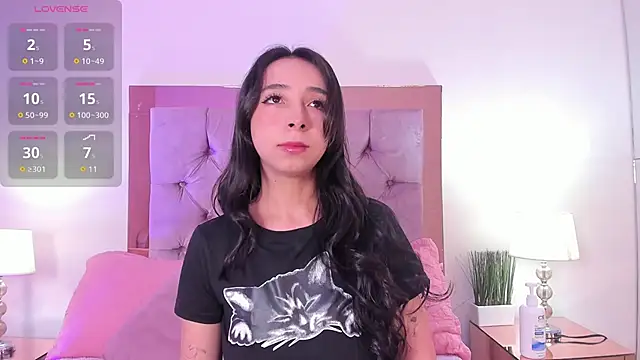 Snapshot of melanie_hills chatting on 11/08/25, 11:21 melanie hills online show from 11/08/25, 11:21