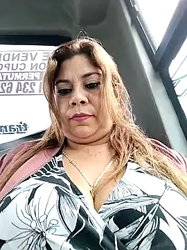 Snapshot of Laura-Hernandez chatting on 10/18/25, 03:46 Laura-Hernandez online show from 10/18/25, 03:46