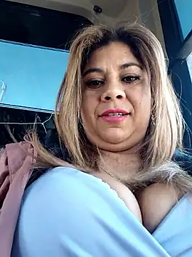 Laura-Hernandez online show from 12/17/25, 02:45