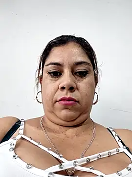 Laura-Hernandez online show from 02/10/26, 02:21