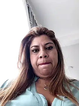 Snapshot of Laura-Hernandez chatting on 06/24/26, 03:44 Laura-Hernandez online show from 06/24/26, 03:44