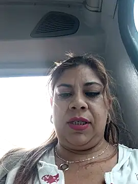 Snapshot of Laura-Hernandez chatting on 06/26/26, 04:11 Laura-Hernandez online show from 06/26/26, 04:11