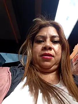 Snapshot of Laura-Hernandez chatting on 06/27/26, 08:36 Laura-Hernandez online show from 06/27/26, 08:36