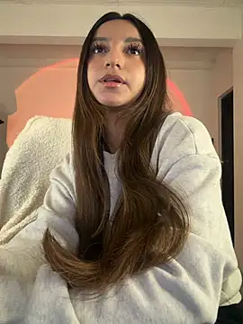 Snapshot of aly_golden_ chatting on 05/13/26, 08:55 aly golden online show from 05/13/26, 08:55