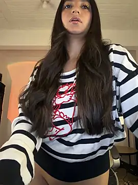 Snapshot of aly_golden_ chatting on 06/20/26, 03:59 aly golden online show from 06/20/26, 03:59