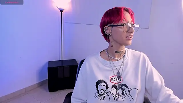 Snapshot of ravengreen_ chatting on 01/22/25, 12:06 ravengreen online show from 01/22/25, 12:06