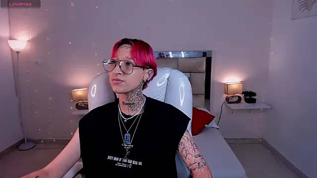 Snapshot of ravengreen_ chatting on 01/28/25, 10:45 ravengreen online show from 01/28/25, 10:45