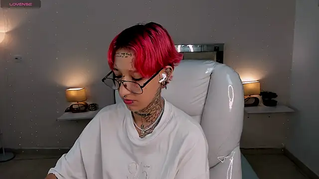 Snapshot of ravengreen_ chatting on 01/30/25, 12:07 ravengreen online show from 01/30/25, 12:07