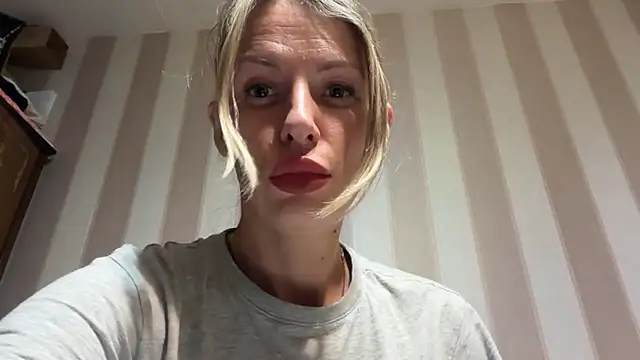 Snapshot of YourJuliena chatting on 03/15/25, 05:26 YourJuliena online show from 03/15/25, 05:26