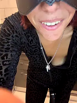 Snapshot of Porcella96 chatting on 10/17/25, 07:00 Porcella96 online show from 10/17/25, 07:00