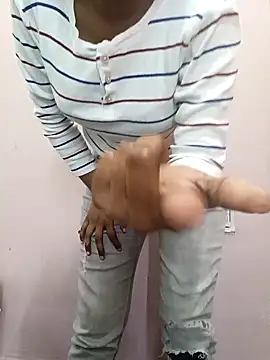 Snapshot of Ananya_34 chatting on 02/17/25, 10:51 Ananya 34 online show from 02/17/25, 10:51