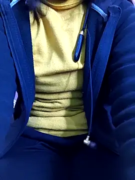 Snapshot of Ananya_34 chatting on 12/15/25, 03:22 Ananya 34 online show from 12/15/25, 03:22