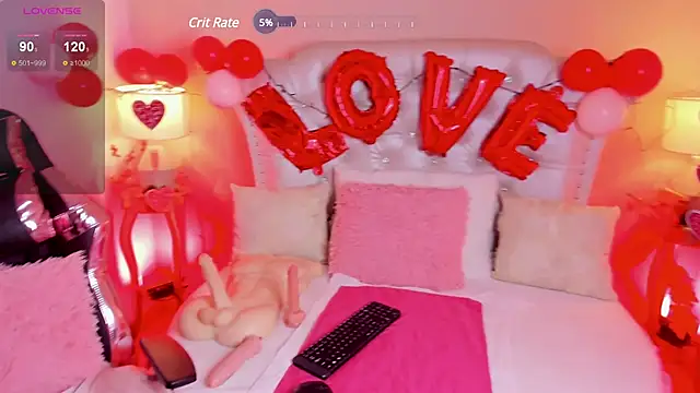 Snapshot of AliceLamore chatting on 02/11/25, 12:05 AliceLamore online show from 02/11/25, 12:05