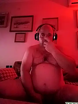 Snapshot of ChristianMouth chatting on 10/17/25, 08:44 ChristianMouth online show from 10/17/25, 08:44