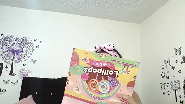 Snapshot of jeff_and_jade chatting on 09/25/25, 11:36 jeff and jade online show from 09/25/25, 11:36