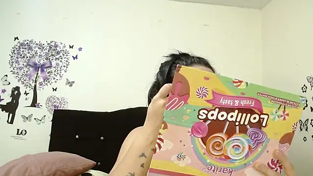 Snapshot of jeff_and_jade chatting on 10/01/25, 11:27 jeff and jade online show from 10/01/25, 11:27