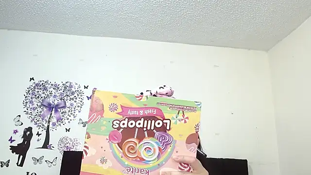 Snapshot of jeff_and_jade chatting on 10/18/25, 11:44 jeff and jade online show from 10/18/25, 11:44