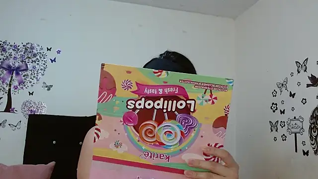 Snapshot of jeff_and_jade chatting on 10/24/25, 12:45 jeff and jade online show from 10/24/25, 12:45