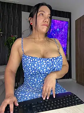 Snapshot of Abril10_ chatting on 05/25/26, 03:18 Abril10 online show from 05/25/26, 03:18