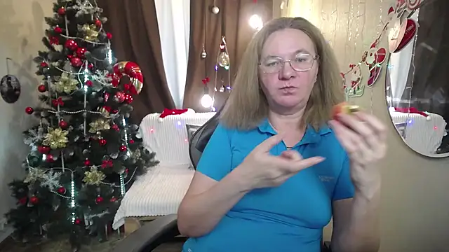 Snapshot of HolyMilfa chatting on 12/04/24, 10:35 HolyMilfa online show from 12/04/24, 10:35