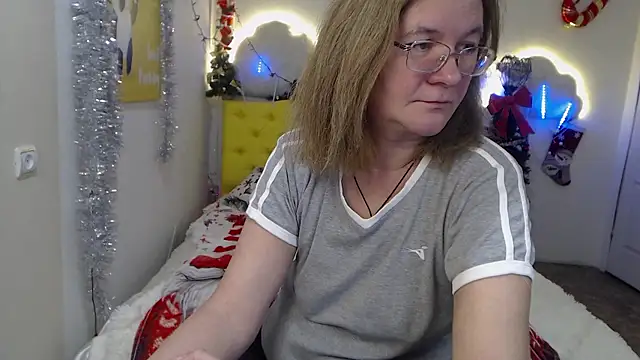 Snapshot of HolyMilfa chatting on 12/08/24, 01:36 HolyMilfa online show from 12/08/24, 01:36