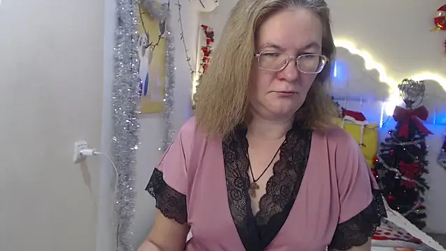 Snapshot of HolyMilfa chatting on 12/13/24, 07:25 HolyMilfa online show from 12/13/24, 07:25