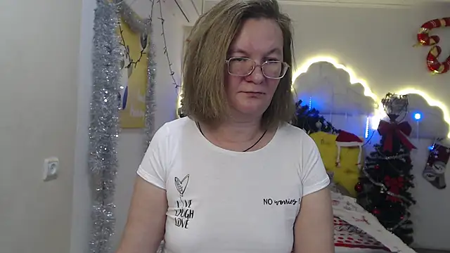 Snapshot of HolyMilfa chatting on 12/26/24, 10:26 HolyMilfa online show from 12/26/24, 10:26