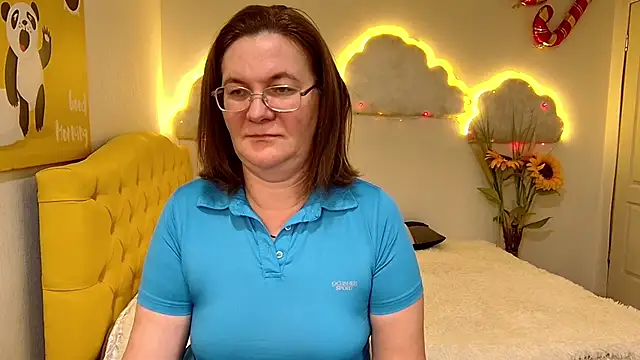 Snapshot of HolyMilfa chatting on 02/02/25, 02:02 HolyMilfa online show from 02/02/25, 02:02